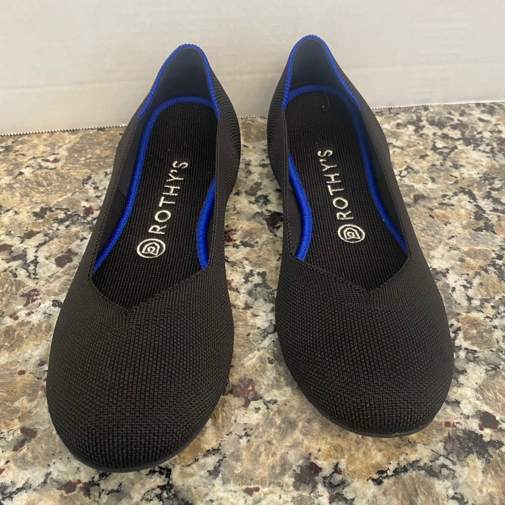 Rothys round toe size 9 black womans flat shoes pristine condition